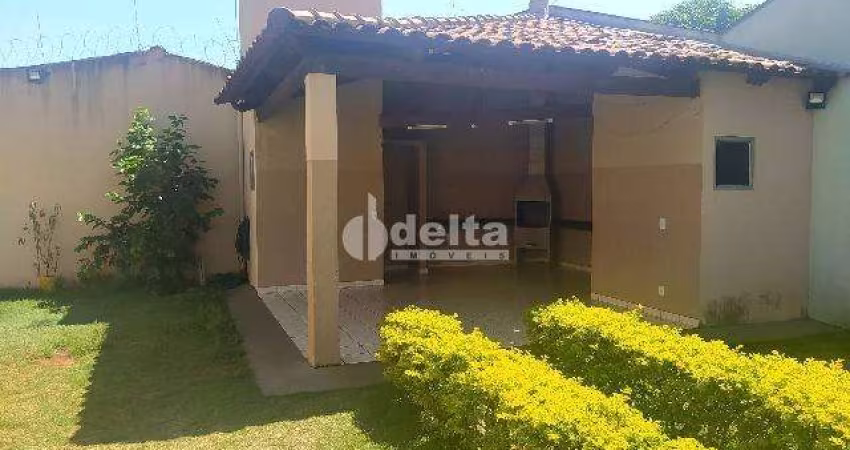 Casa em condomínio disponível para venda no bairro Minas Gerais em Uberlândia-MG