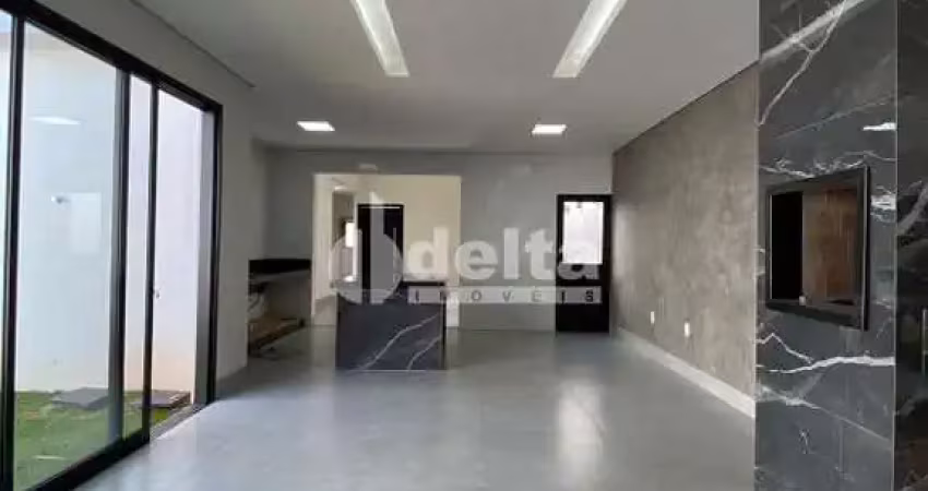Casa residencial disponível para venda no bairro Alto Umuarama em Uberlândia-MG