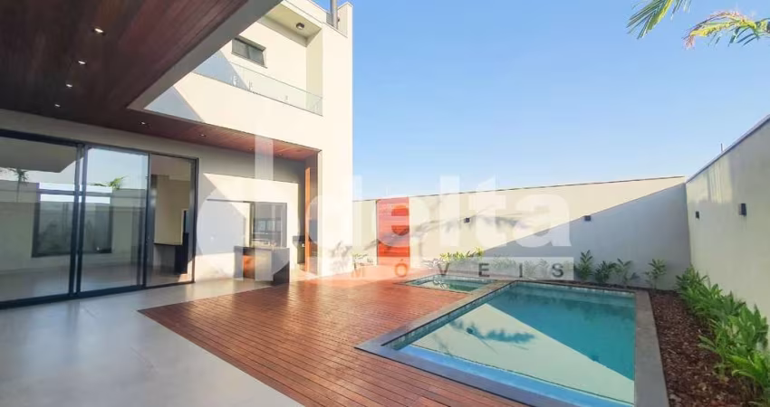 Casa no condomínio Golden Village para venda em Uberlândia-MG