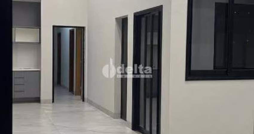 Casa no condomínio Raros Alto Umuarama disponível para venda em Uberlândia-MG
