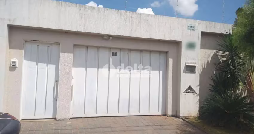 Casa residencial disponível para venda e locação no bairro Jardim Botânico em Uberlândia-MG