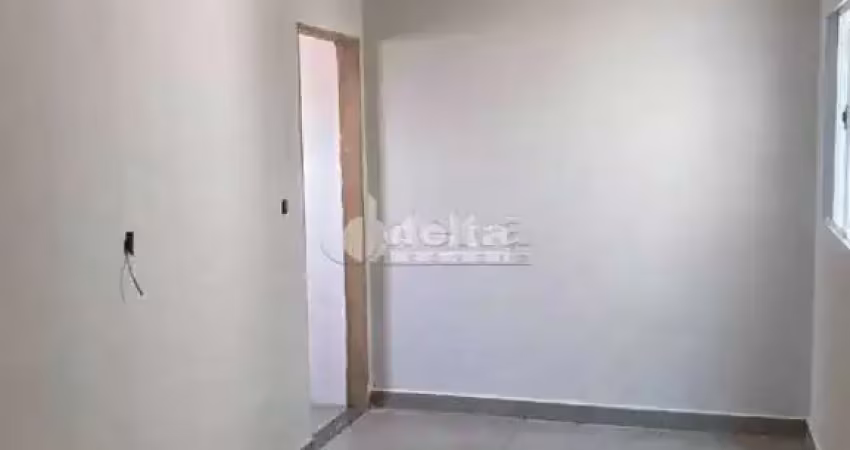 Casa residencial disponível para venda no bairro Jardim Holanda em Uberlândia-MG