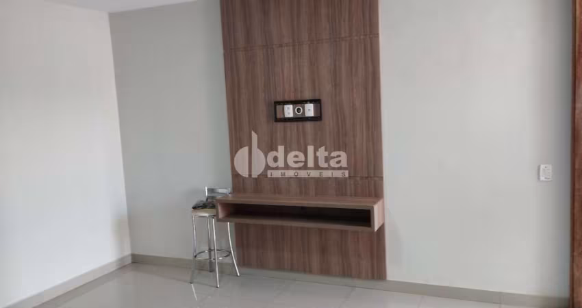 Casa residencial disponível para locação e venda no bairro Segismundo Pereira em Uberlândia-MG