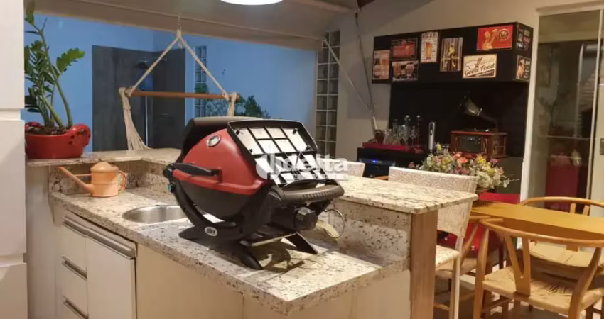 Casa no condomínio Royal Park disponível para venda em Uberlândia-MG