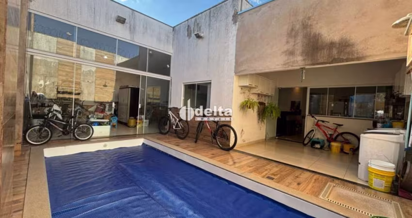 Casa em condomínio disponível para locação e venda no bairro Minas Gerais em Uberlândia-MG