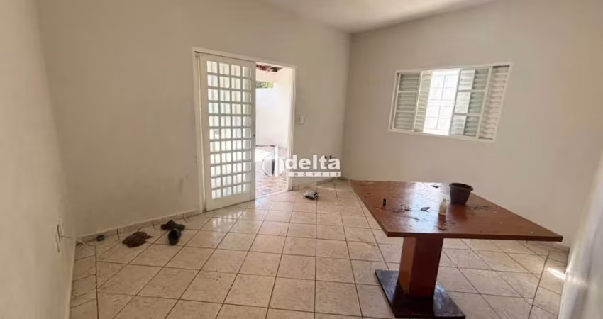 Casa residencial disponível para locação no bairro Tubalina em Uberlândia-MG.