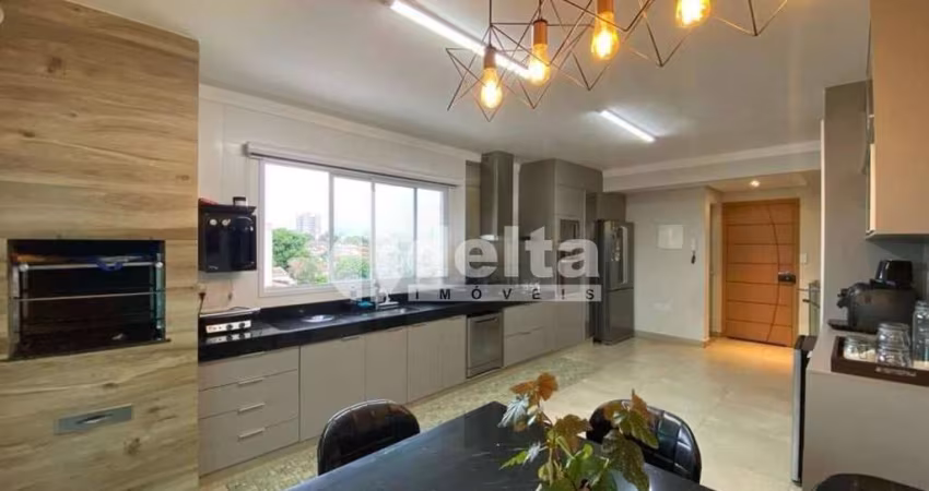 Cobertura  disponível para venda no bairro Santa Mônica em Uberlândia-MG