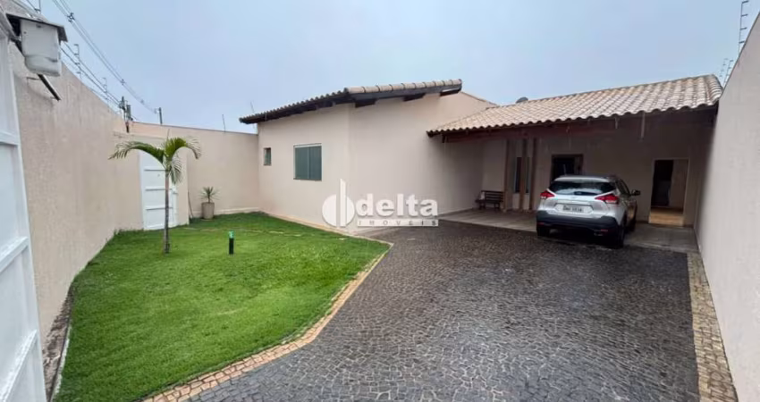 Casa disponível para locação e venda no bairro Alto Umuarama em Uberlândia-MG