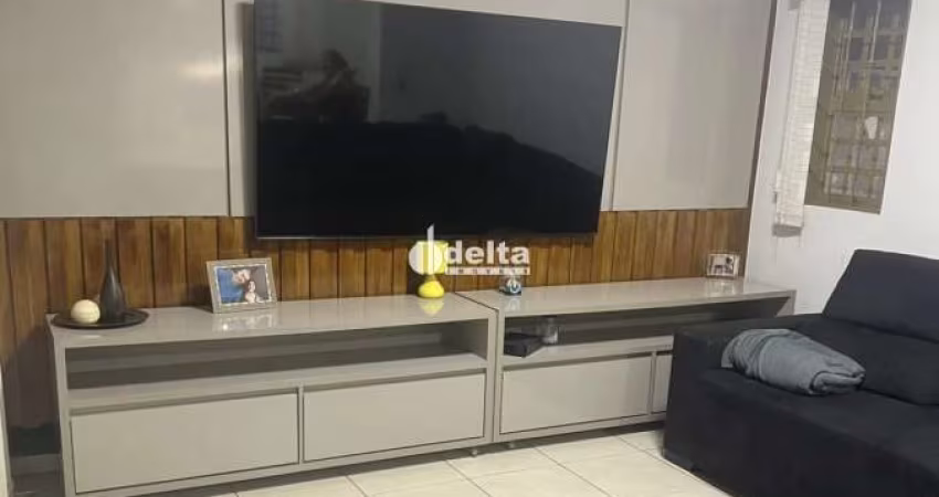 Casa Mobiliada disponível para locação no bairro Cidade Jardim em Uberlândia-MG.