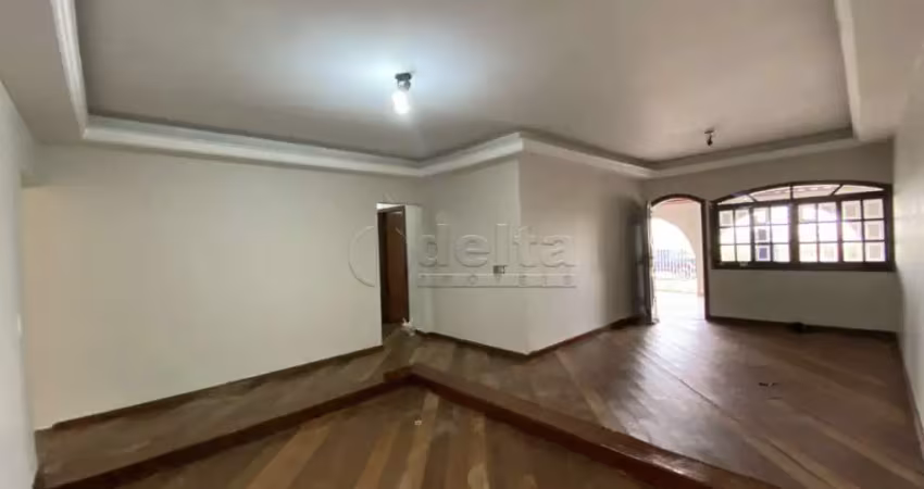 Casa residencial disponível para locação no bairro Cidade Jardim em Uberlândia-MG
