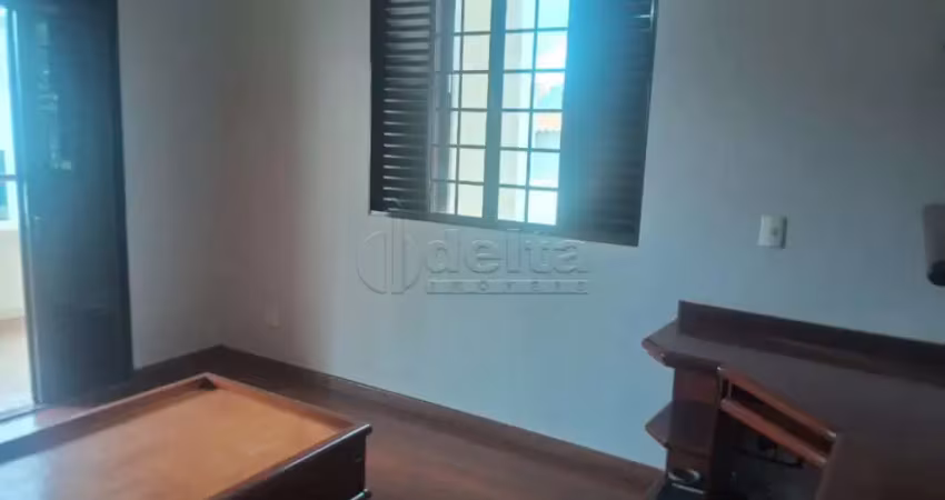 Casa residencial disponível no bairro Jardim Karaiba em Uberlândia-MG