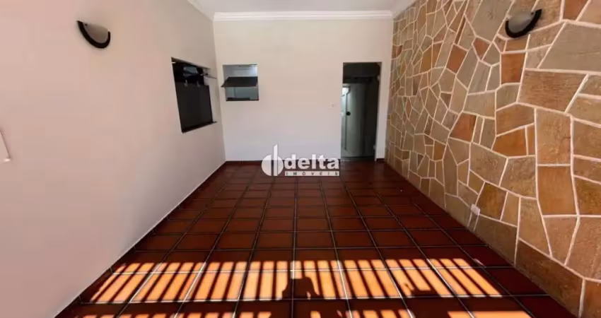 Casa disponível no bairro Centro em Uberlândia-MG.