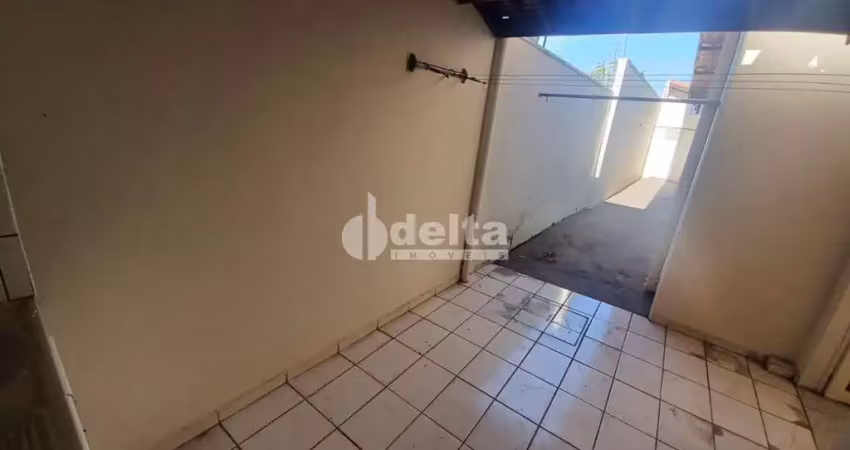 Casa residencial disponível no bairro Jardim Patrícia em Uberlândia-MG.