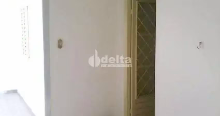 Casa disponível para locação e venda no bairro santo inácio em uberlândia-mg