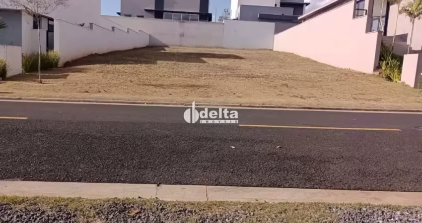 Terreno em condomínio disponível para venda no bairro granja marileusa em uberlândia-mg.