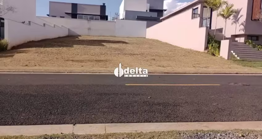 Terreno em condomínio disponível para venda no bairro granja marileusa em uberlândia-mg.
