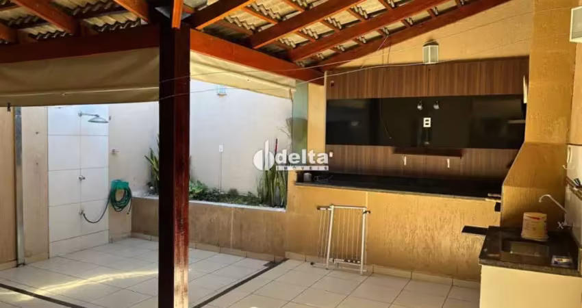 Casa no condomínio terra nova i disponível para venda em uberlândia-mg