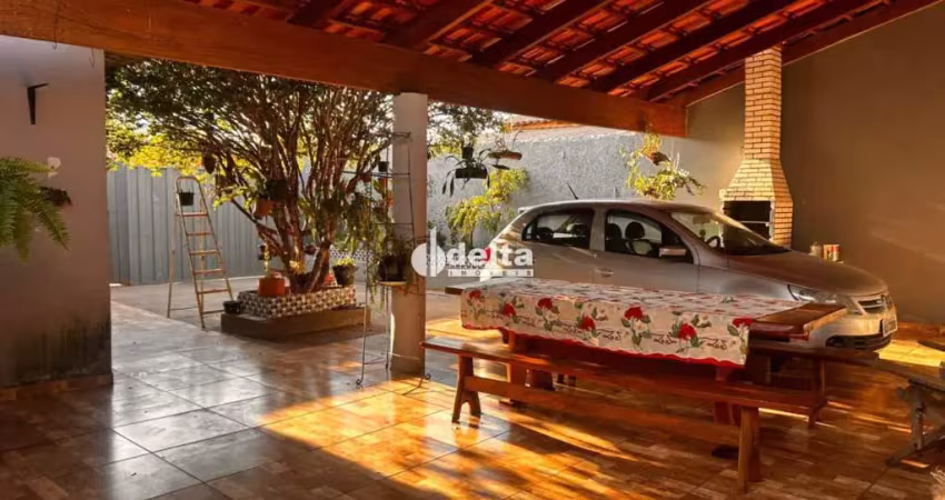 Casa residencial disponível para venda no bairro segismundo pereira em uberlândia-mg.