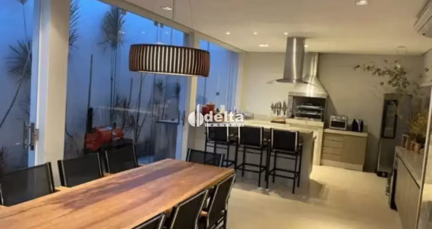Casa residencial com 3 quartos disponível para venda no bairro jardim karaíba em uberlândia-mg.