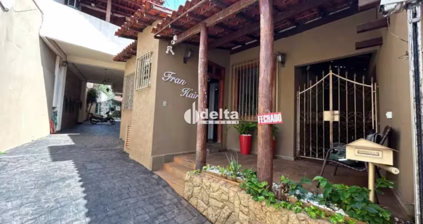 Casa residencial disponível para venda no bairro fundinho em uberlândia-mg.