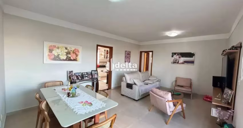 Apartamento com 3 quartos sendo 1 suíte possuí elevador disponível para venda no bairro nossa senhora aparecida em uberlândia - mg