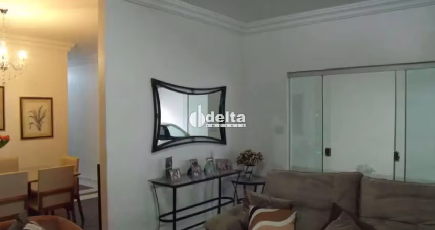 Casa residencial com 3 quartos disponível para venda no bairro jardim patrícia em uberlândia-mg.