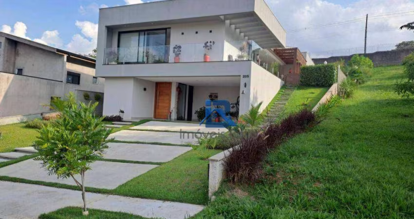 Casa com 3 suites no Villaggio Paradiso com piscina e ao lado da area de preservação.