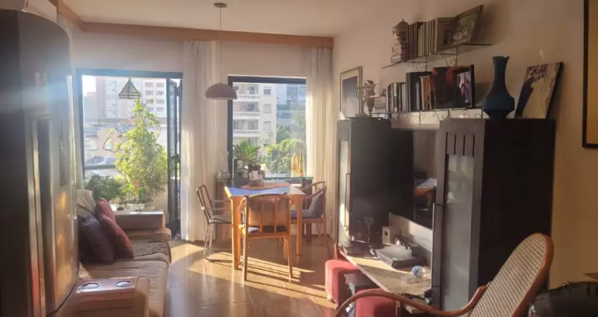 Oportunidade para morar ou investir. construtora adolpho lindemberg,  localizado em rua nobre e próxima de tudo inclusive condução.  rua arborizada e silenciosa. apartamento reformado com varanda deli