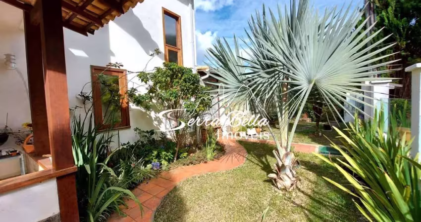 Casa com 3 dormitórios à venda, 344 m² por r$ 990.000,00 - albuquerque - teresópolis/rj