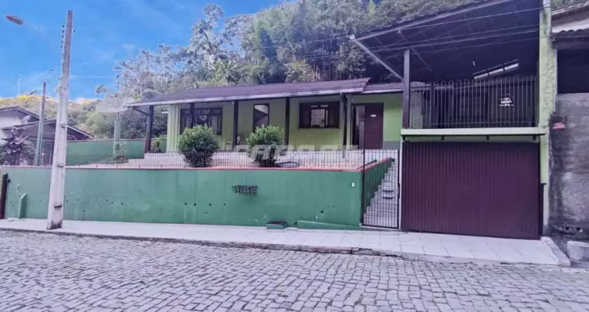 Casa Mista com 2 Dormitórios Bairro Valparaiso
