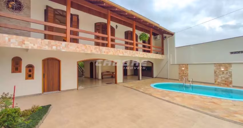 Excelente casa finamente acabada no bairro garcia em blumenau.