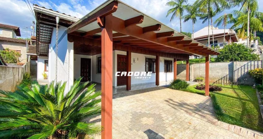 Casa com 03 quartos, 06 vagas, Velha Central- Blumenau/SC