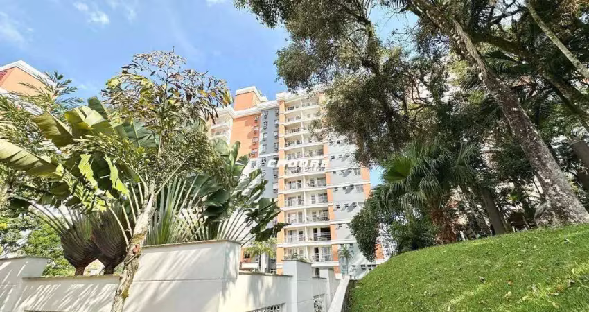 Excelente apartamento com ampla área de lazer que inclui piscina e muito contato com a natureza.