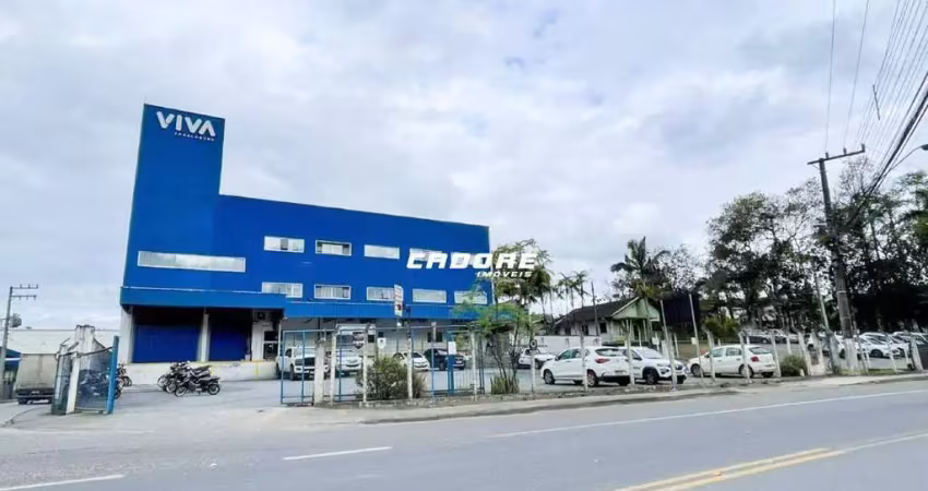 Excelente galpão com aproximadamente 3.000m² para locação no bairro badenfurt i cadore imóveis
