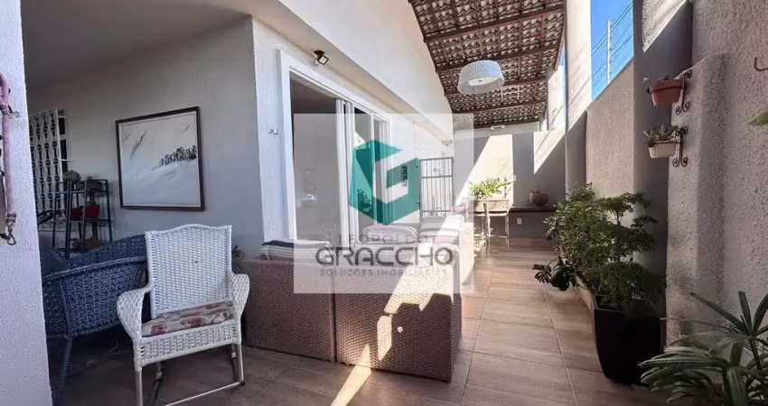 Casa no bairro cidade dos funcionários por r$ 650.000 com placa solar