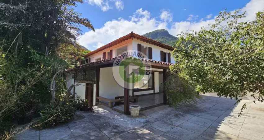 Casa linda em São Conrado com 800 metros e vista para Pedra Bonita e Pedra da Gávea!
