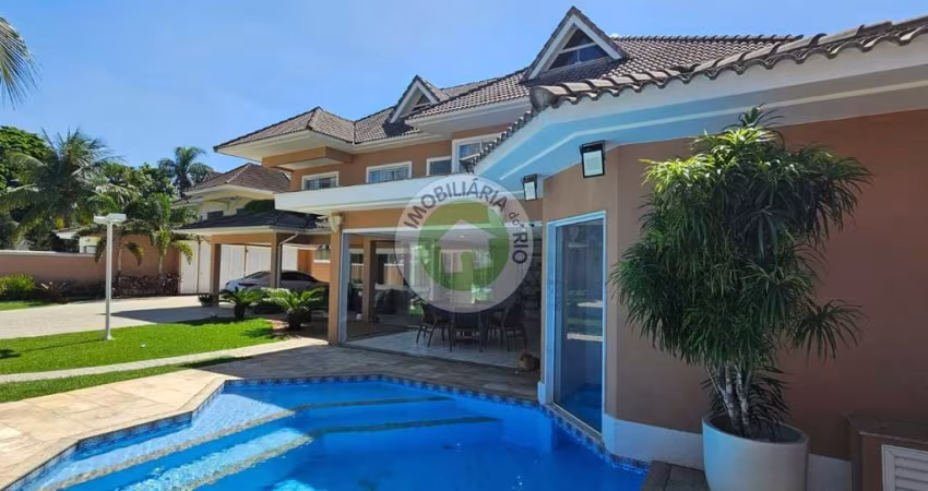 Imóvel luxuoso na Barra da Tijuca: casa de 5 quartos com 5 suítes, 770m², à venda ou locação no Rio de Janeiro-RJ!