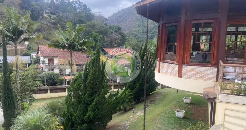 Casa linda com 6 suítes!