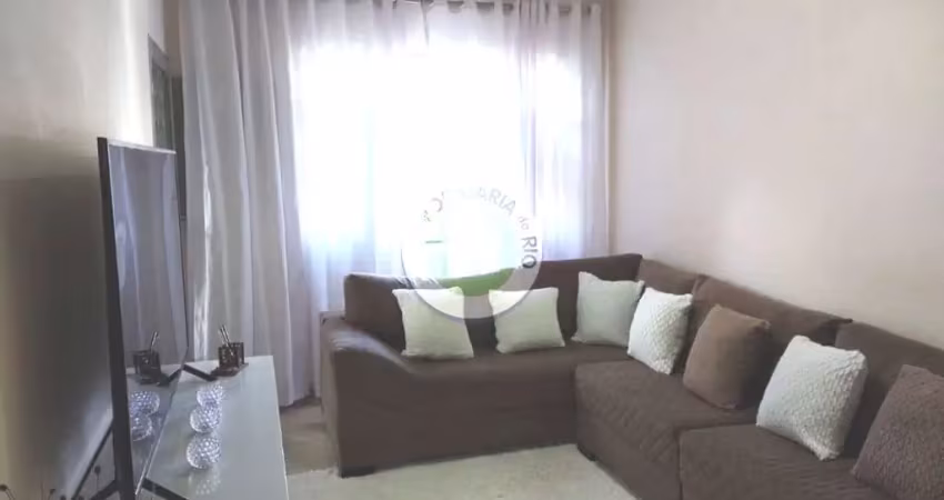 Imperdível oportunidade! Casa à venda em Bangu, Rio de Janeiro-RJ: 2 quartos, 1 sala, 2 banheiros, 3 vagas de garagem.