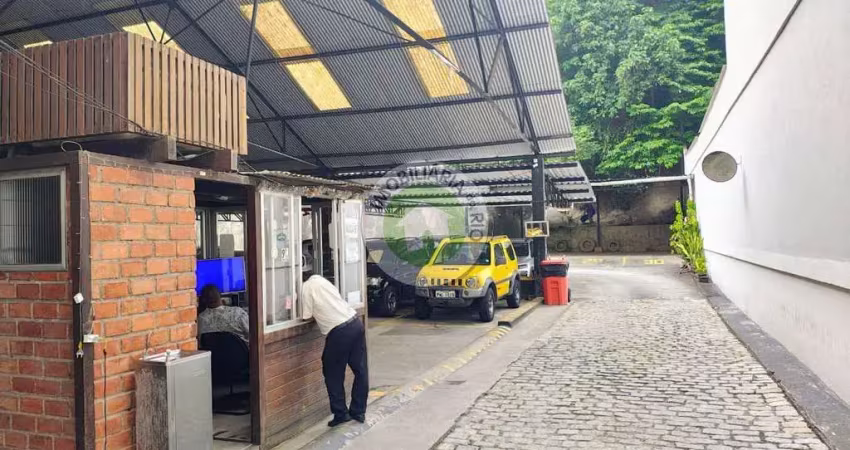 Garagem à venda em condomínio exclusivo em Laranjeiras, Rio de Janeiro-RJ! Aproveite: 1 vaga disponível!