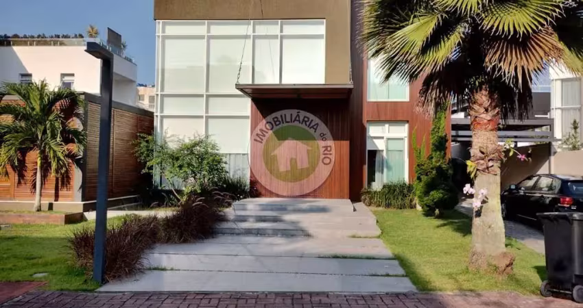Espetacular casa à venda na barra da tijuca: 4 quartos, 4 suítes, 3 salas, 8 banheiros, 4 vagas de garagem, 700m² de área.
