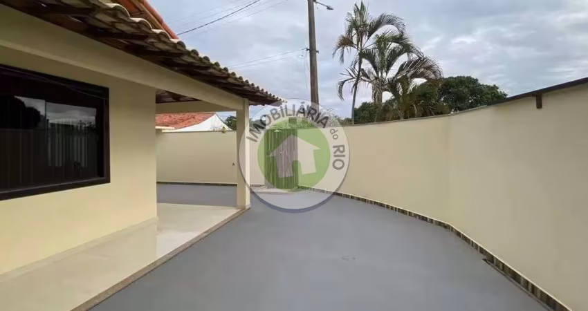 Pronta para Morar à venda em Araruama-RJ, Centro: 2 quartos, 1 suíte, 1 sala, 1 banheiro, 1 vaga, 75m²!
