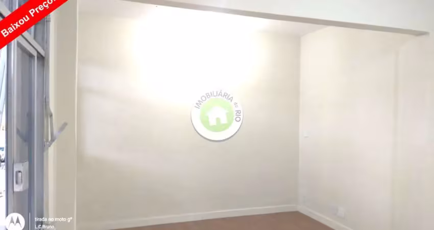 Apartamento reformado na freguesia (jacarepaguá): 3 quartos, 2 salas, 1 banheiro, 1 vaga de garagem, 86m² em rua movimentada.