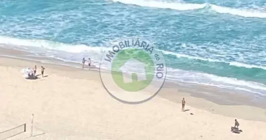 Ótimo apto. modernizado com 77m², andar alto, sol da manhã com linda vista da praia e do mar.
