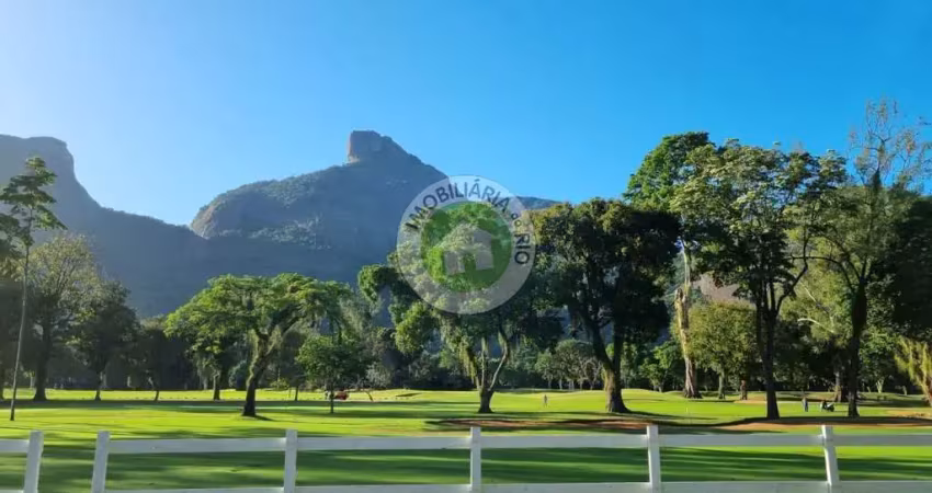 Lindo terreno em frente ao campo de golf e pedra da gávea