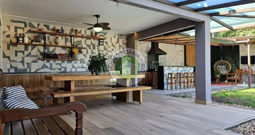 Casa de luxo em condomínio: 3 quartos, 2 suítes, 5 banheiros, 2 vagas na badu, niterói-rj!