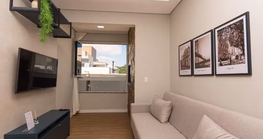 Apartamento a 900 metros da praia, totalmente decorado e mobiliado.