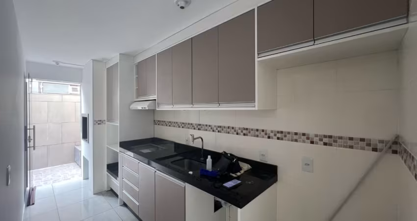 Apartamento térreo com 2 quartos, localizado no rio vermelho.