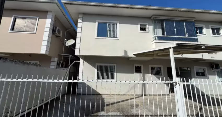 Apartamento localizado nos ingleses, próximo a todo comércio local.