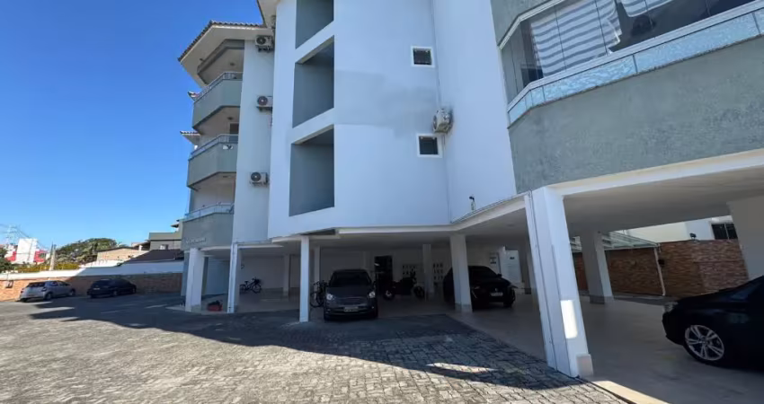 Apartamento a 900 metros da praia dos ingleses, com elevador.